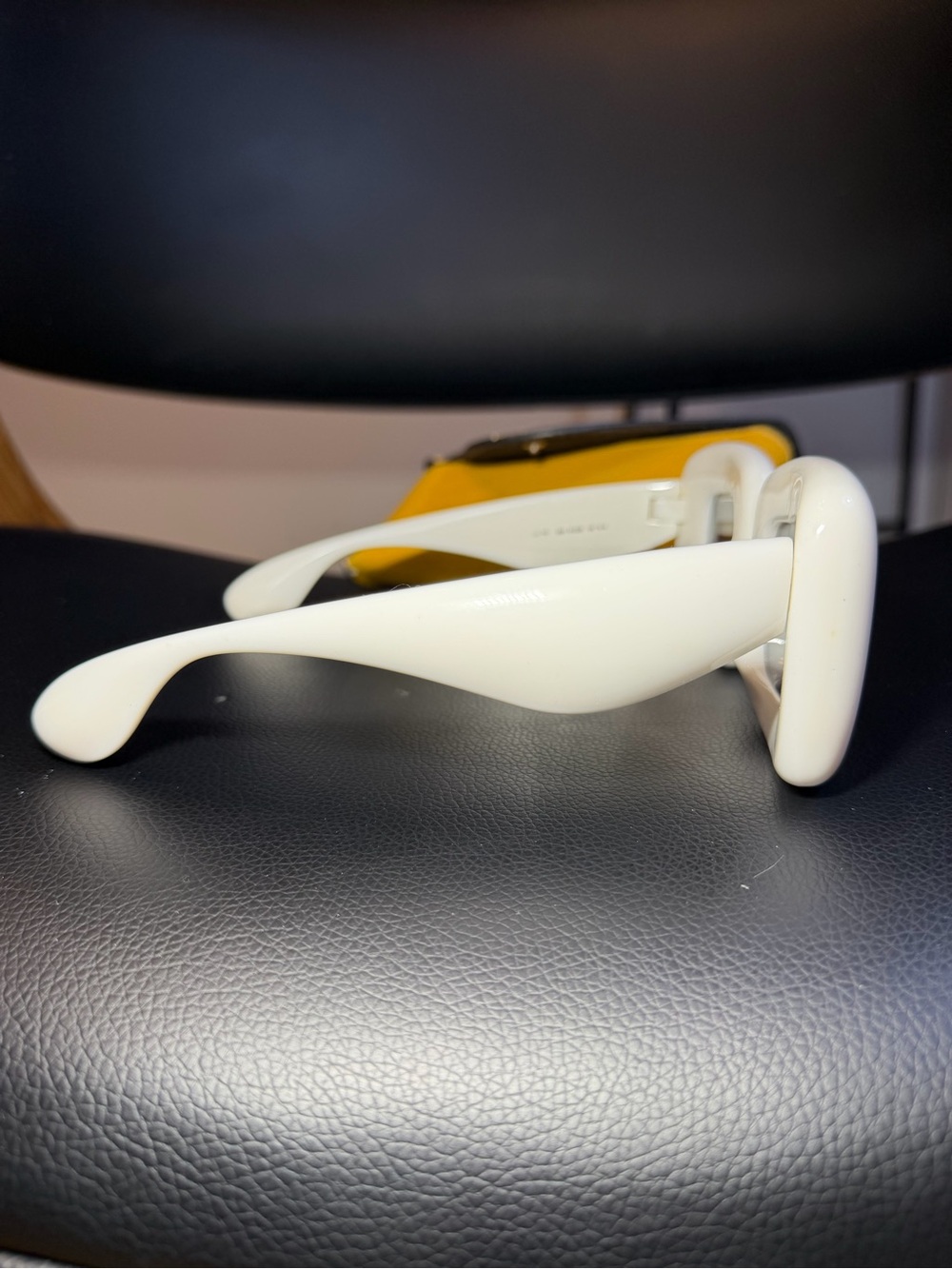 LOEWE Inflated oversized square-frame acetate Woman’s sunglasses Case Pre Owned - Picture 8 of 16